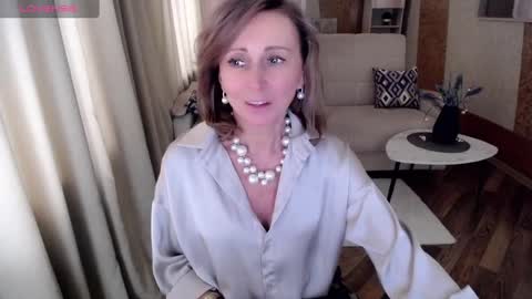 Snapshot of veronicagilbert chatting on 01/28/25, 10:56 Helen online show from 01/28/25, 10:56