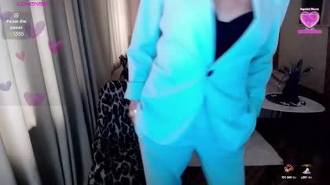 Snapshot of veronicagilbert chatting on 02/02/25, 10:02 Helen online show from 02/02/25, 10:02