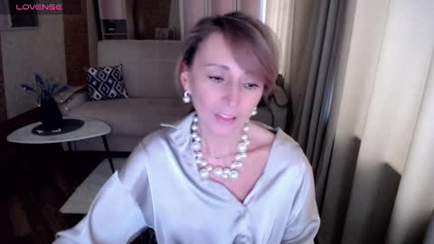 Snapshot of veronicagilbert chatting on 02/03/25, 11:09 Helen online show from 02/03/25, 11:09