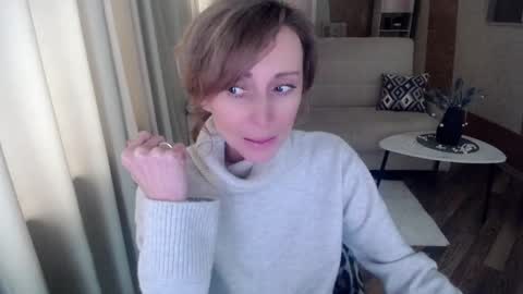 Snapshot of veronicagilbert chatting on 03/01/25, 12:01 Helen online show from 03/01/25, 12:01