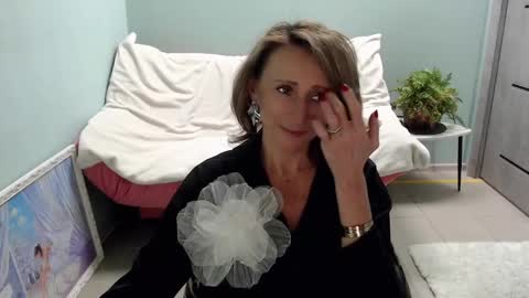 Snapshot of veronicagilbert chatting on 03/10/25, 08:37 Helen online show from 03/10/25, 08:37