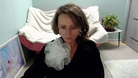 Snapshot of veronicagilbert chatting on 03/10/25, 11:42 Helen online show from 03/10/25, 11:42