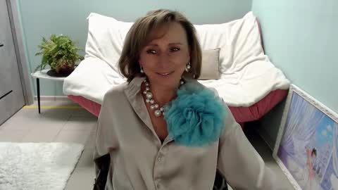 Snapshot of veronicagilbert chatting on 03/11/25, 08:20 Helen online show from 03/11/25, 08:20