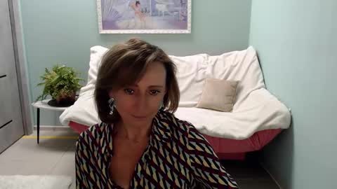 Snapshot of veronicagilbert chatting on 03/11/25, 11:23 Helen online show from 03/11/25, 11:23
