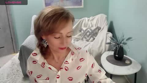 Snapshot of veronicagilbert chatting on 09/20/25, 06:03 Helen online show from 09/20/25, 06:03