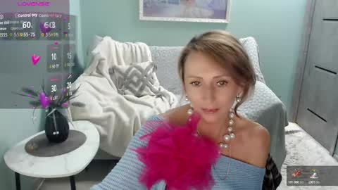 Snapshot of veronicagilbert chatting on 10/03/25, 05:59 Helen online show from 10/03/25, 05:59