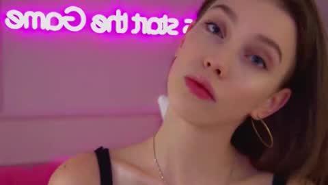 Veronica online show from 09/16/25, 06:58