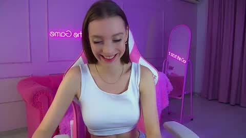 Veronica online show from 11/20/25, 06:40