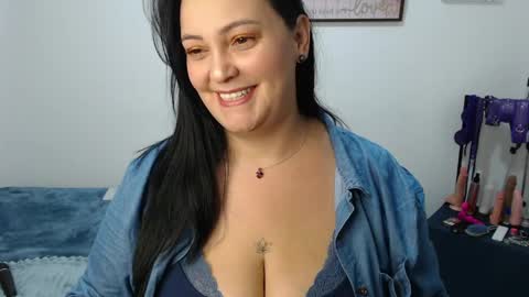 Snapshot of veroniicabbw_ chatting on 05/20/26, 01:17 veroniicabbw_ online show from 05/20/26, 01:17