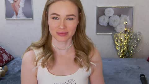 Snapshot of veronikamitchel chatting on 12/17/24, 04:00 Veronika online show from 12/17/24, 04:00