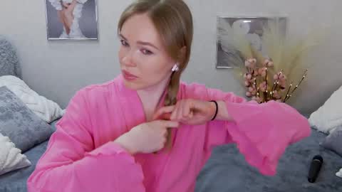 Snapshot of veronikamitchel chatting on 02/19/25, 12:35 Veronika online show from 02/19/25, 12:35