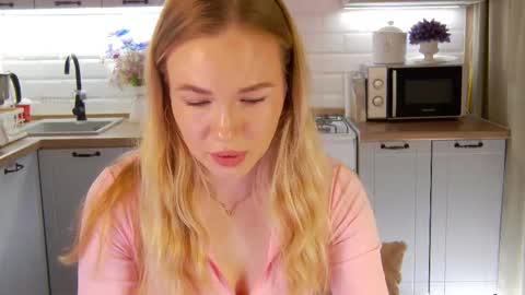 Snapshot of veronikamitchel chatting on 10/19/25, 04:07 Veronika online show from 10/19/25, 04:07