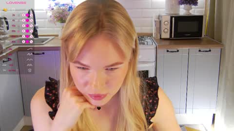 Snapshot of veronikamitchel chatting on 10/27/25, 03:38 Veronika online show from 10/27/25, 03:38