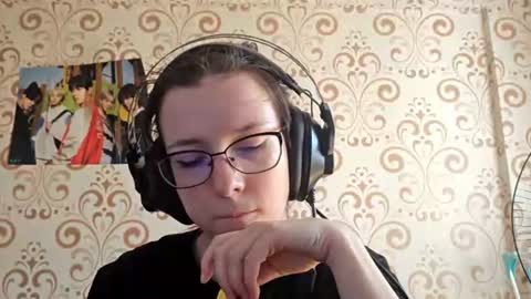 Snapshot of versieskains chatting on 08/03/26, 09:04 versieskains online show from 08/03/26, 09:04