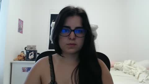 Snapshot of veruca99 chatting on 11/23/25, 06:52 veruca99 online show from 11/23/25, 06:52