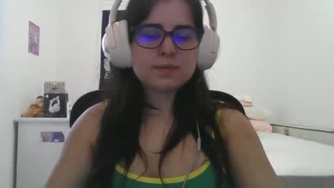 Snapshot of veruca99 chatting on 12/02/25, 01:39 veruca99 online show from 12/02/25, 01:39