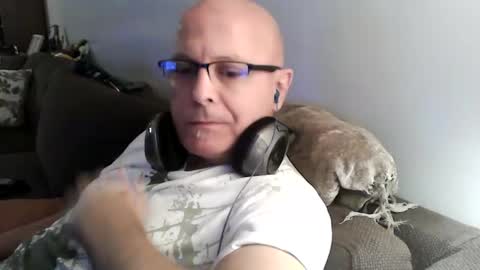 Snapshot of veryharrrrd chatting on 12/25/24, 03:08  Marco  online show from 12/25/24, 03:08