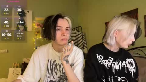 veryraretwins online show from 10/16/25, 09:49