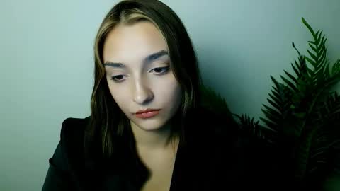 Ana online show from 10/22/25, 06:18