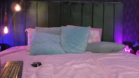 Sthefanny online show from 12/15/24, 09:35