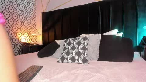 Sthefanny online show from 11/27/25, 12:07