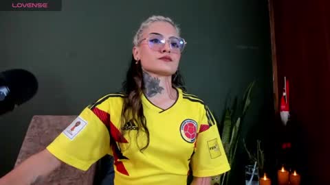 Snapshot of vesiagomez chatting on 06/18/26, 10:03 natalia gomez online show from 06/18/26, 10:03