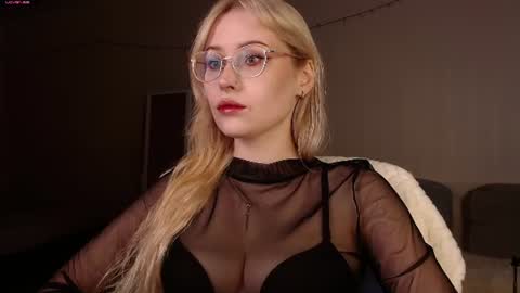 Snapshot of vetta_dey chatting on 07/22/26, 01:52 Iva online show from 07/22/26, 01:52