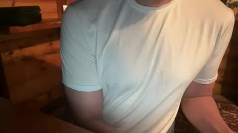 Snapshot of vexelgain chatting on 10/23/25, 02:22 HendasWerout online show from 10/23/25, 02:22