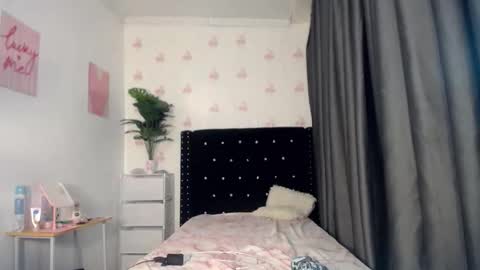 Snapshot of vexin_paxley chatting on 04/06/26, 02:18 vexin_paxley online show from 04/06/26, 02:18