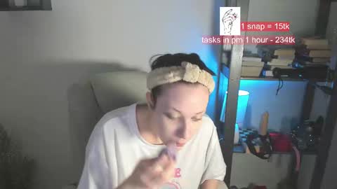 Snapshot of vi_vikkk chatting on 02/23/25, 09:55 VIKA online show from 02/23/25, 09:55