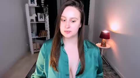 Snapshot of via_lattea_ chatting on 07/16/26, 09:10 Camilla online show from 07/16/26, 09:10