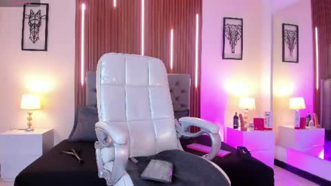 Snapshot of viannca__ chatting on 06/14/26, 04:14 Ariana online show from 06/14/26, 04:14