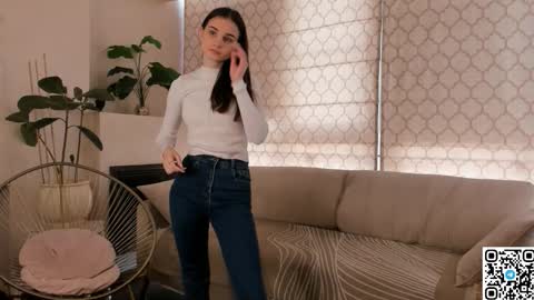 Snapshot of viceberry chatting on 11/17/25, 07:14 Emily online show from 11/17/25, 07:14