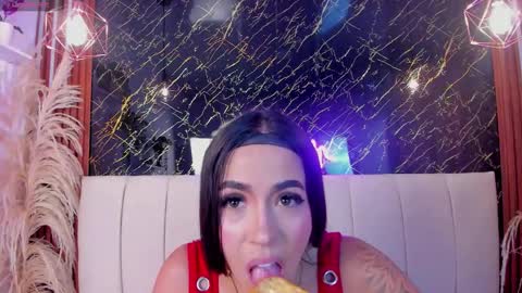 Snapshot of vichy_evans chatting on 02/25/26, 02:48 Vichy Everyday From 1400 to 2130 Col Time online show from 02/25/26, 02:48