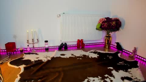 ViciousQueenu can call me Laura online show from 11/24/25, 08:25