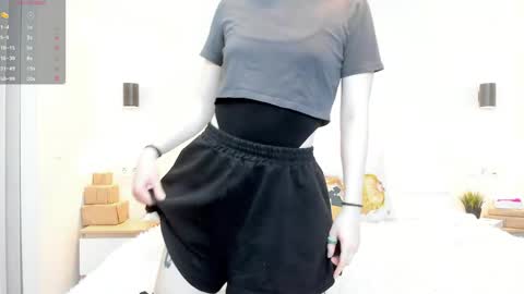 Snapshot of vickeyobst chatting on 04/11/26, 04:28 EliQueen online show from 04/11/26, 04:28