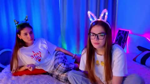 Stacy  Charlotte Lolaon keyboard online show from 12/21/25, 09:49