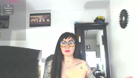 Vicky  online show from 12/01/25, 10:53