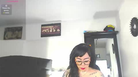 Vicky  online show from 12/04/25, 10:57