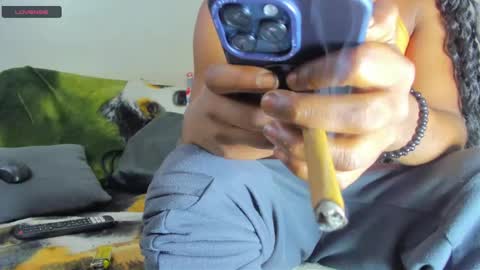 vicky manuela online show from 02/17/25, 12:27