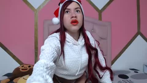 Snapshot of vicky_love_hot chatting on 12/17/24, 10:44 Vicky online show from 12/17/24, 10:44