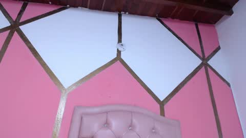 Snapshot of vicky_love_hot chatting on 02/08/25, 11:22 Vicky online show from 02/08/25, 11:22