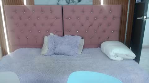 Snapshot of vicky_wel chatting on 05/20/26, 06:47 Victoria y Danniela online show from 05/20/26, 06:47