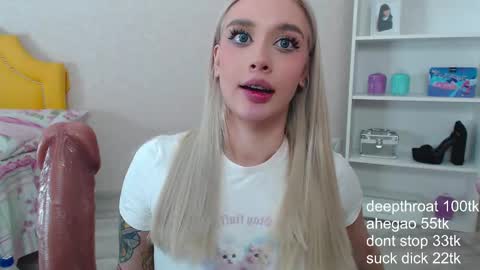 vickyfuckingdoll online show from 02/19/25, 06:00