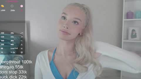 Snapshot of vickyfuckingdoll chatting on 01/19/26, 12:14 vickyfuckingdoll online show from 01/19/26, 12:14