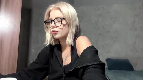 Victoria online show from 01/16/26, 06:28