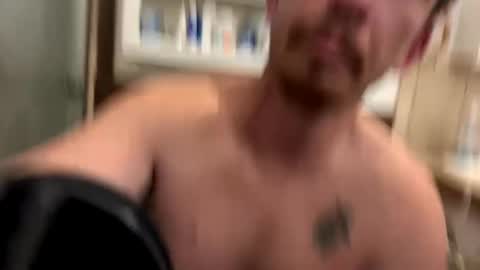 Snapshot of vicrobertson595 chatting on 09/11/25, 06:24 vicrobertson595 online show from 09/11/25, 06:24