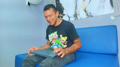 Snapshot of victor_guns chatting on 05/25/26, 09:43 Victor online show from 05/25/26, 09:43