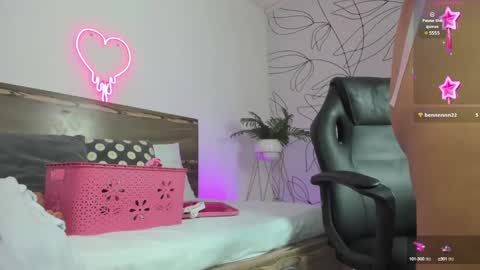 Victoria online show from 12/20/24, 03:42