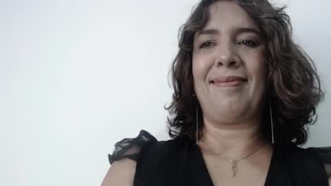 Snapshot of victoria25_meester chatting on 04/23/26, 01:57 Hi guys Im victoria Be the one who can control me in PVT online show from 04/23/26, 01:57